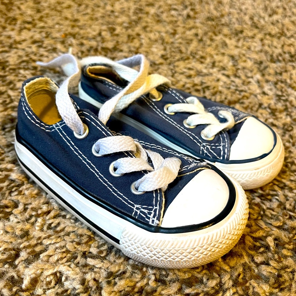 Navy cons like new